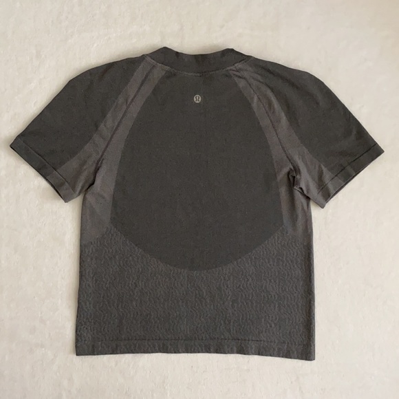 Lululemon | Seamless Training Short Sleeve Shirt LW3GAUS Gull Grey (10) - Picture 9 of 15